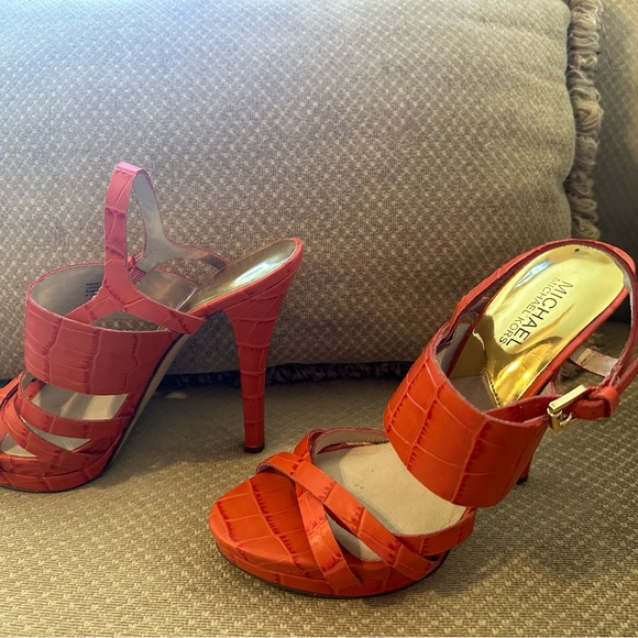 Michael Kors Size 8.5 M - Picture 3 of 4